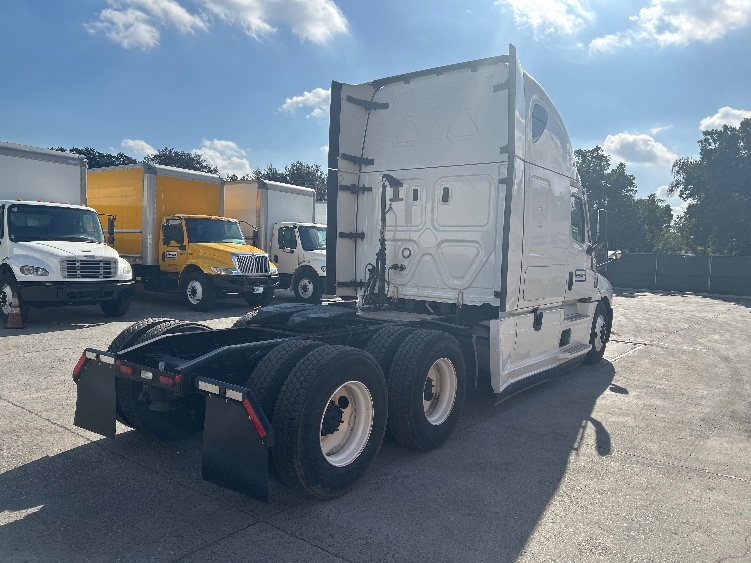 2023 Freightliner Cascadia in Bakersfield, CA — photo 7