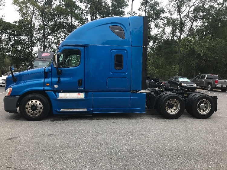 2017 Freightliner Cascadia in Jacksonville, FL — photo 4