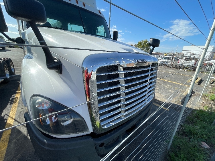2017 Freightliner in Chicago (Melrose Park), IL — photo 2