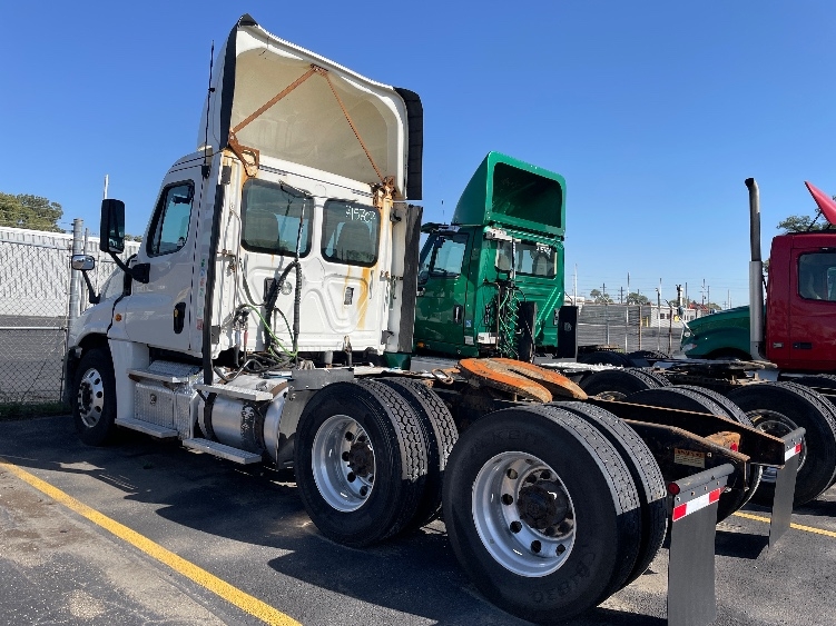 2017 Freightliner in Chicago (Melrose Park), IL — photo 5