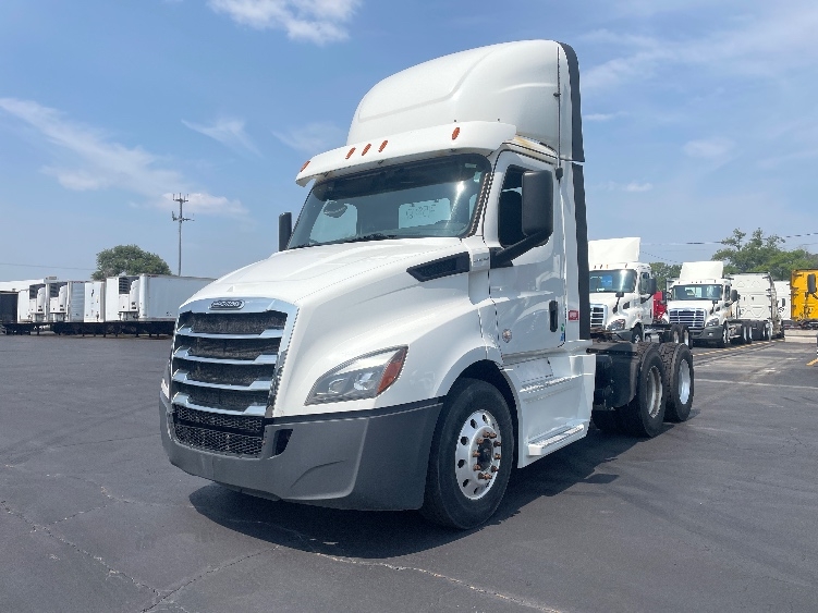 2018 Freightliner Cascadia in Chicago (Melrose Park), IL — photo 3