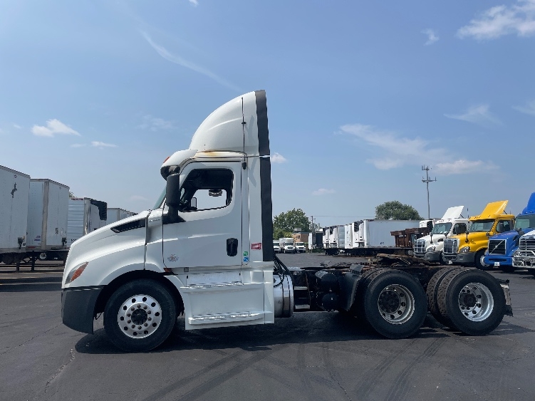 2018 Freightliner Cascadia in Chicago (Melrose Park), IL — photo 4