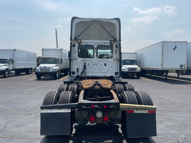 2018 Freightliner Cascadia in Chicago (Melrose Park), IL — photo 6