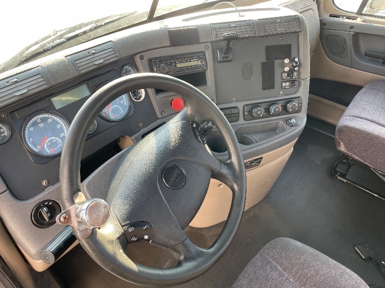2017 Freightliner Cascadia in Chicago (Melrose Park), IL — photo 10