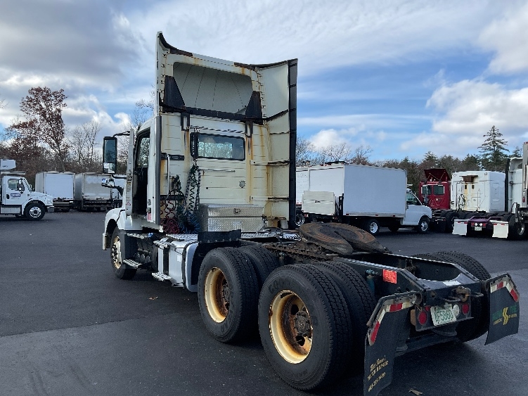 2015 Volvo VNL 300 in Londonderry, NH — photo 5