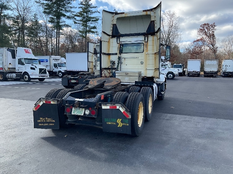 2015 Volvo VNL 300 in Londonderry, NH — photo 7