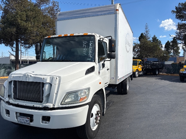 2013 Hino 268 in Richmond, CA — photo 3