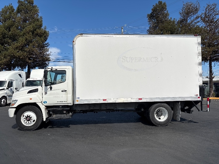 2013 Hino 268 in Richmond, CA — photo 4