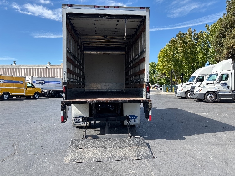 2013 Hino 268 in Richmond, CA — photo 9