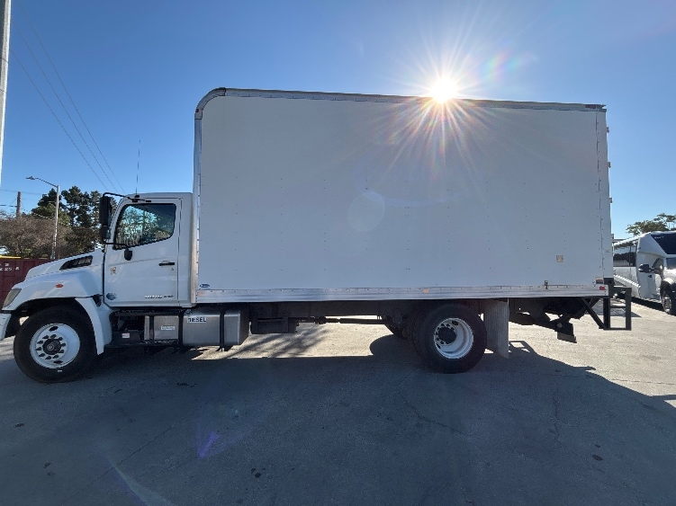 2016 Hino 268 in Richmond, CA — photo 4