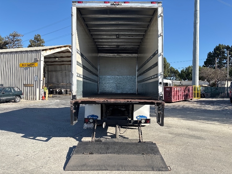 2016 Hino 268 in Richmond, CA — photo 9