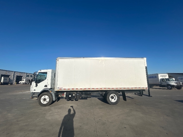 2017 Peterbilt 220EV in Round Rock, TX — photo 4