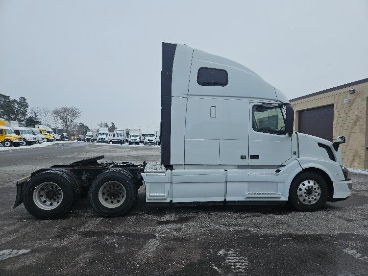 2017 Volvo in Roseville, MN — photo 8