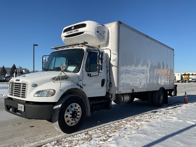 2016 Freightliner M2 106 in De Pere, WI — photo 3