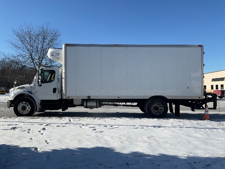 2016 Freightliner M2 106 in De Pere, WI — photo 4