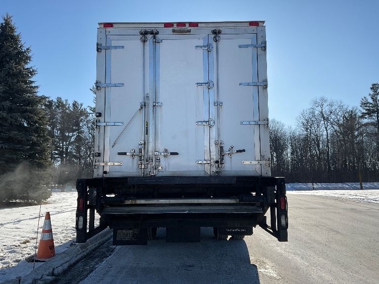 2016 Freightliner M2 106 in De Pere, WI — photo 7