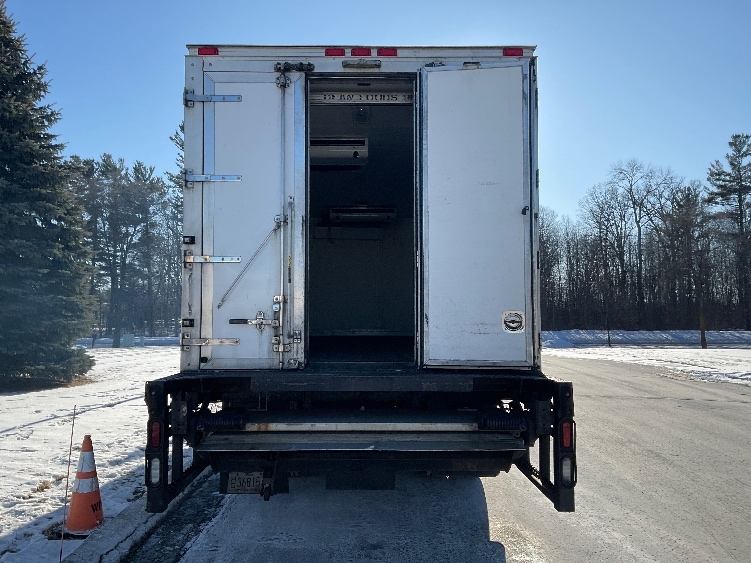 2016 Freightliner M2 106 in De Pere, WI — photo 8