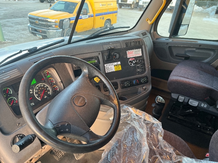 2016 Freightliner Cascadia in Lincoln, ND — photo 10