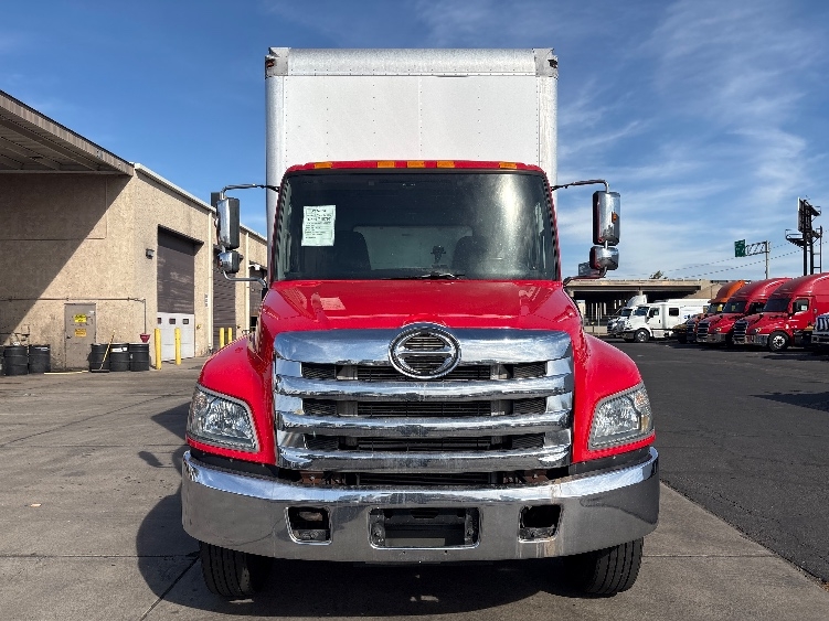 2019 Hino 268 in Phoenix, AZ — photo 2
