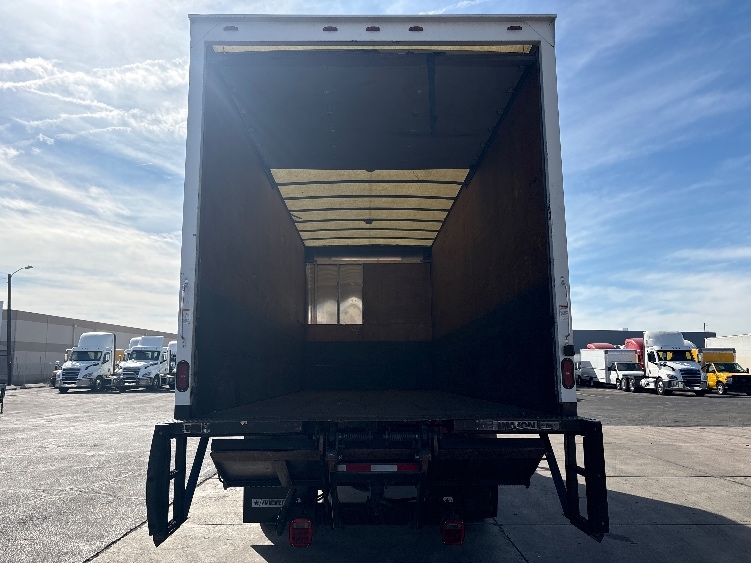 2019 Hino 268 in Phoenix, AZ — photo 8