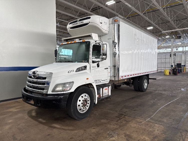 2018 Hino 268 in Philadelphia, PA — photo 3