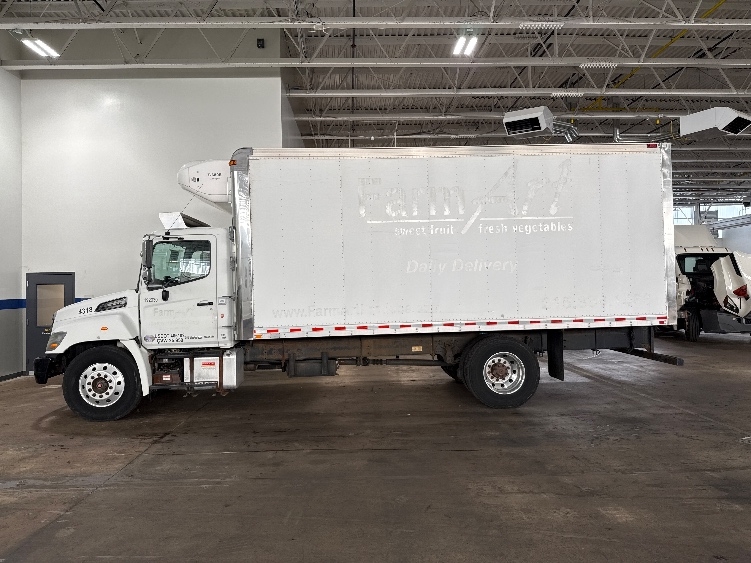 2018 Hino 268 in Philadelphia, PA — photo 4