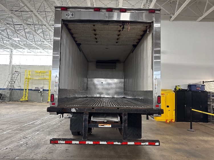 2018 Hino 268 in Philadelphia, PA — photo 8