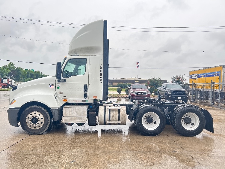 2020 International LT in San Antonio, TX — photo 4