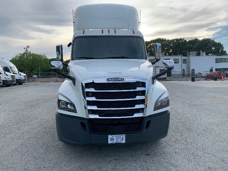 2020 Freightliner Cascadia in Greensboro, NC — photo 2