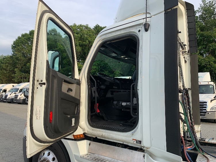 2020 Freightliner Cascadia in Greensboro, NC — photo 9