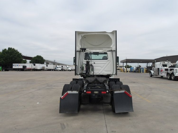 2020 International LT in Fort Worth, TX — photo 6