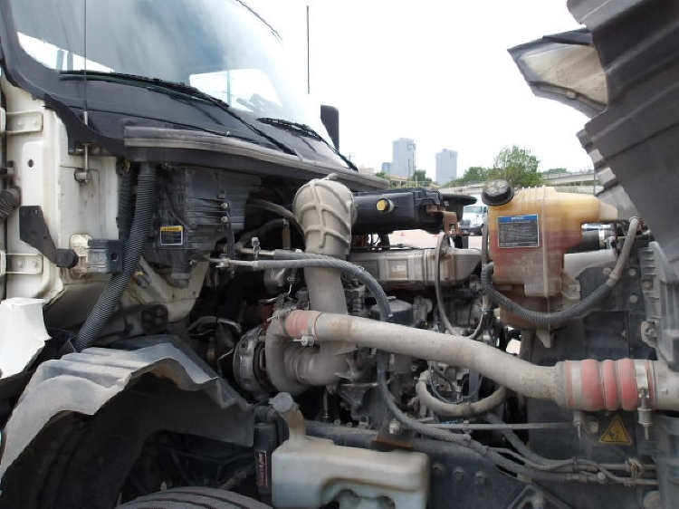2020 International LT in Fort Worth, TX — photo 8