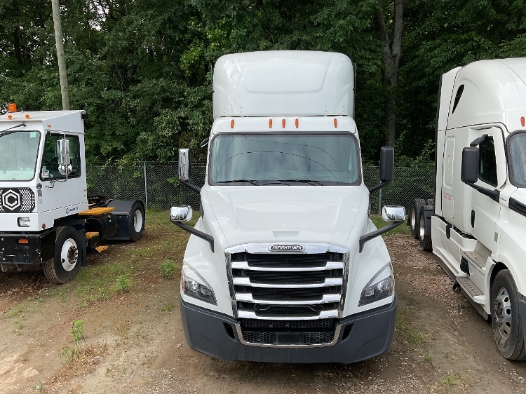 2020 Freightliner Cascadia in Charlotte, NC — photo 2