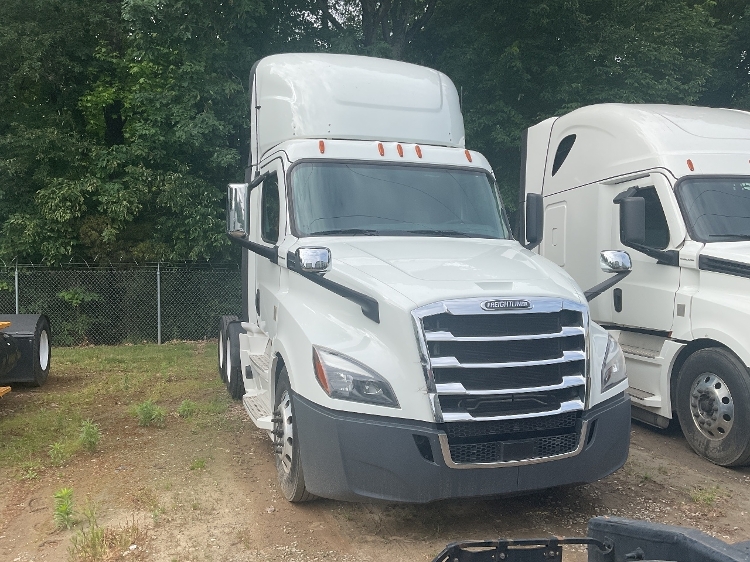 2020 Freightliner Cascadia in Charlotte, NC — photo 3