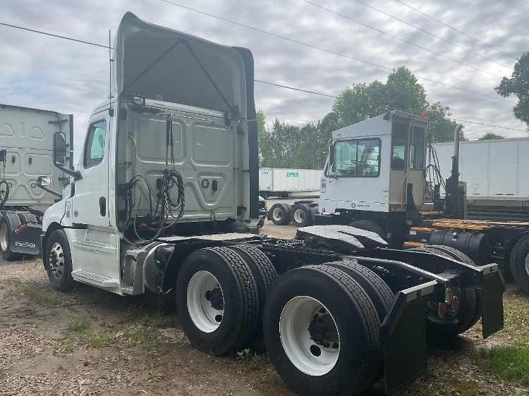 2020 Freightliner Cascadia in Charlotte, NC — photo 4