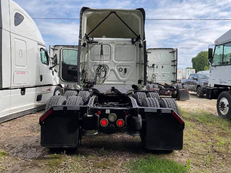 2020 Freightliner Cascadia in Charlotte, NC — photo 5