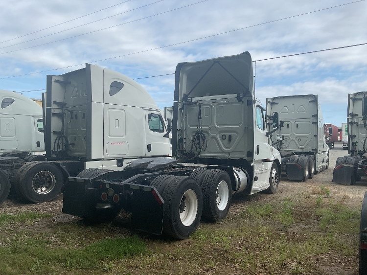 2020 Freightliner Cascadia in Charlotte, NC — photo 6