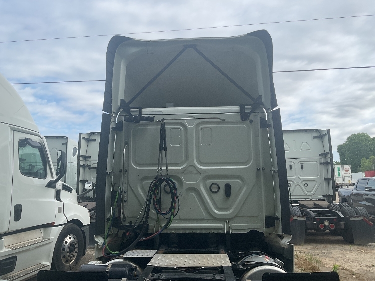 2020 Freightliner Cascadia in Charlotte, NC — photo 8