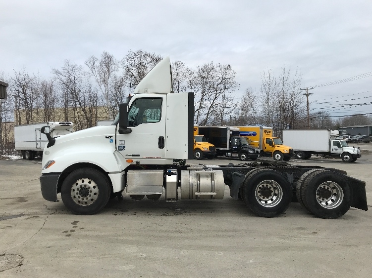 2020 International LT in Londonderry, NH — photo 4