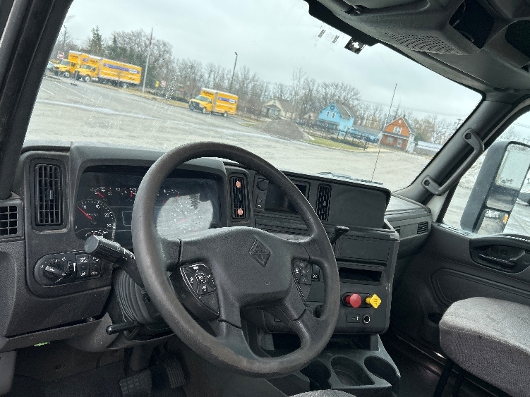 2019 International LT in Rochester, NY — photo 10