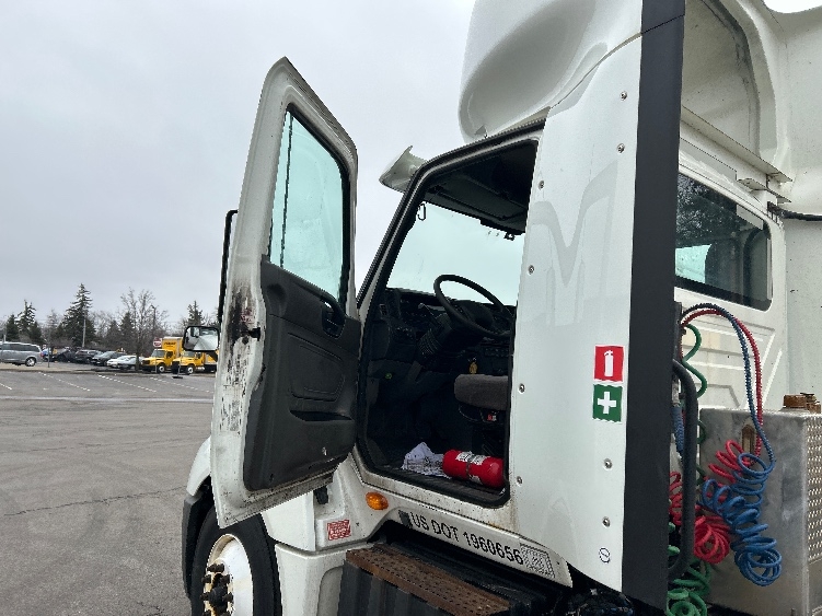 2019 International LT in Rochester, NY — photo 9