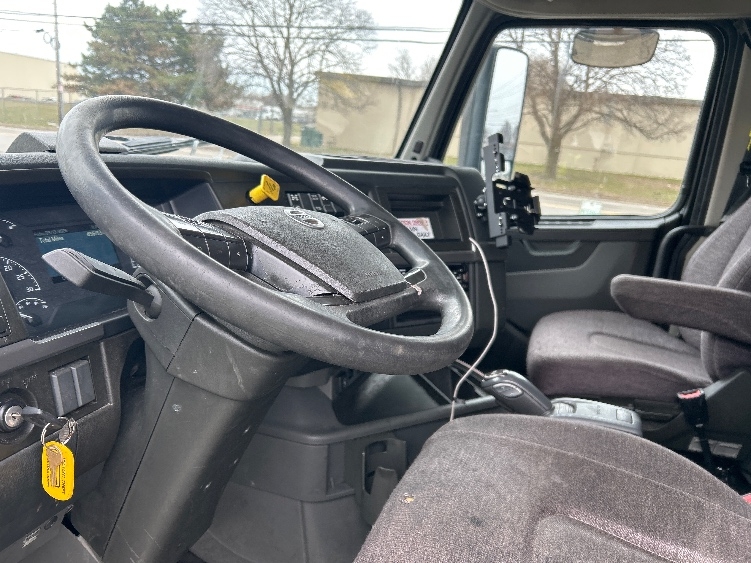 2020 Volvo VNL 760 in Rochester, NY — photo 10