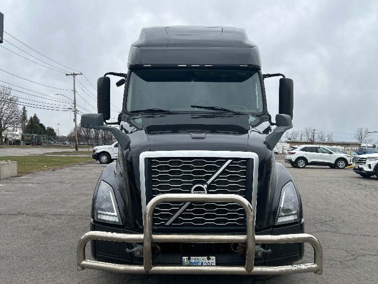 2020 Volvo VNL 760 in Rochester, NY — photo 2
