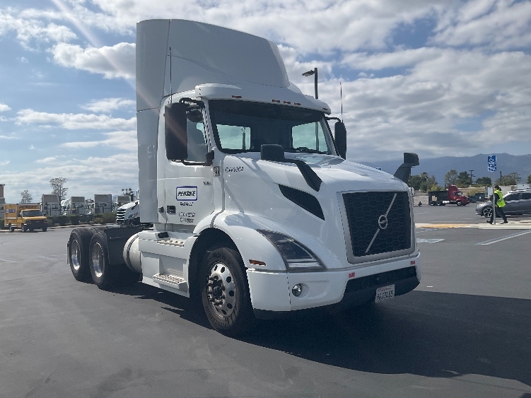 2021 Volvo VNR 640 in Fontana, CA