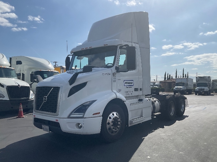 2021 Volvo VNR 640 in Fontana, CA — photo 3
