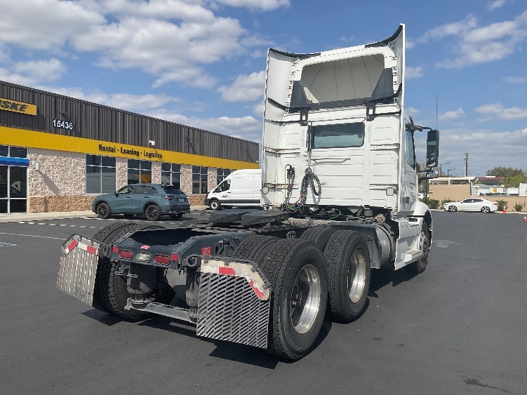 2021 Volvo VNR 640 in Fontana, CA — photo 7