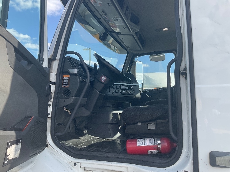 2021 Volvo VNR 640 in Fontana, CA — photo 9