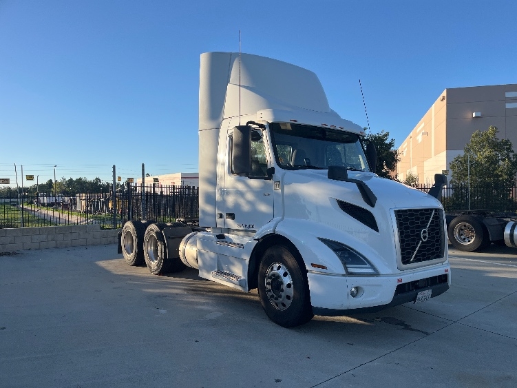 2021 Volvo VNR 640