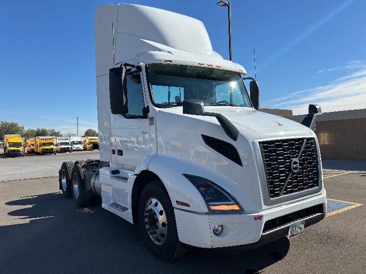 2021 Volvo VNR 640