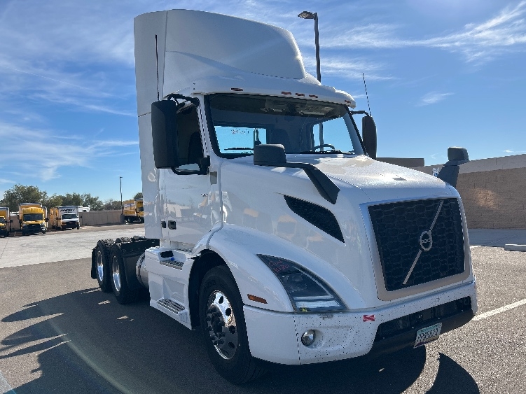 2021 Volvo VNR 640